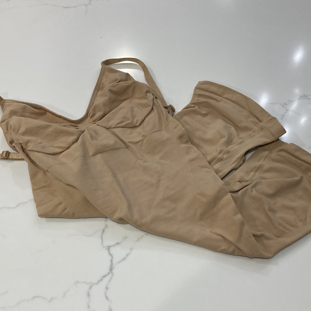 NWOT SKIMS Sculpting Seamless Mid-Thigh Bodysuit in Clay